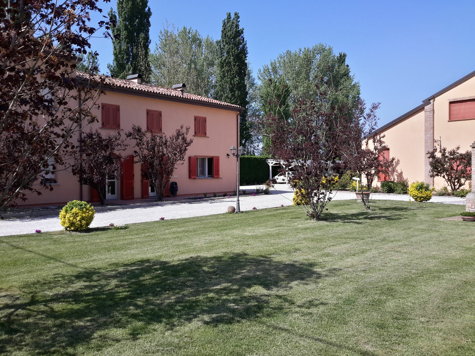Lama Di Valle Rosa Ferrara Eksteriør billede